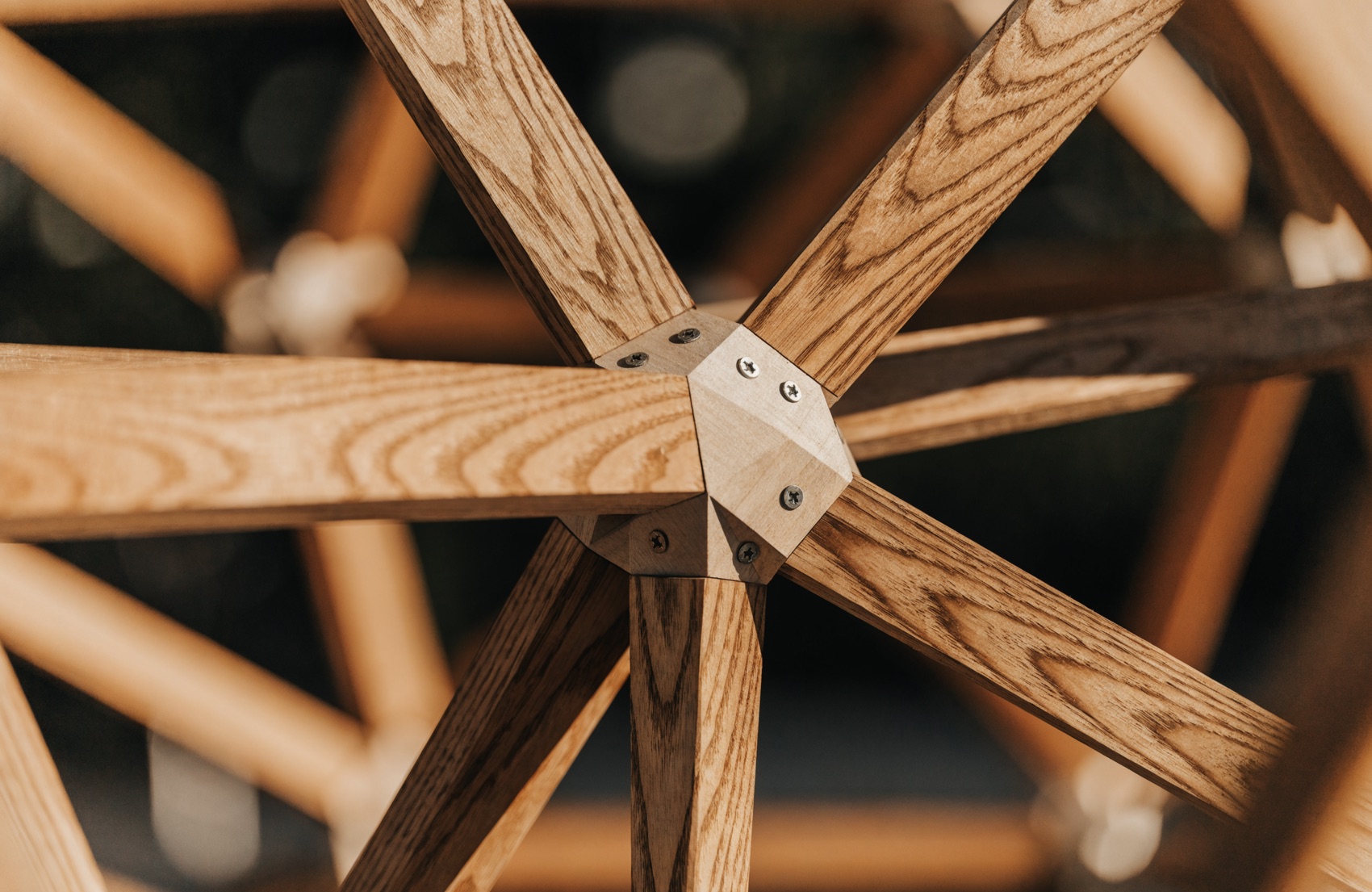 Detail dřevěného spoje konstrukce